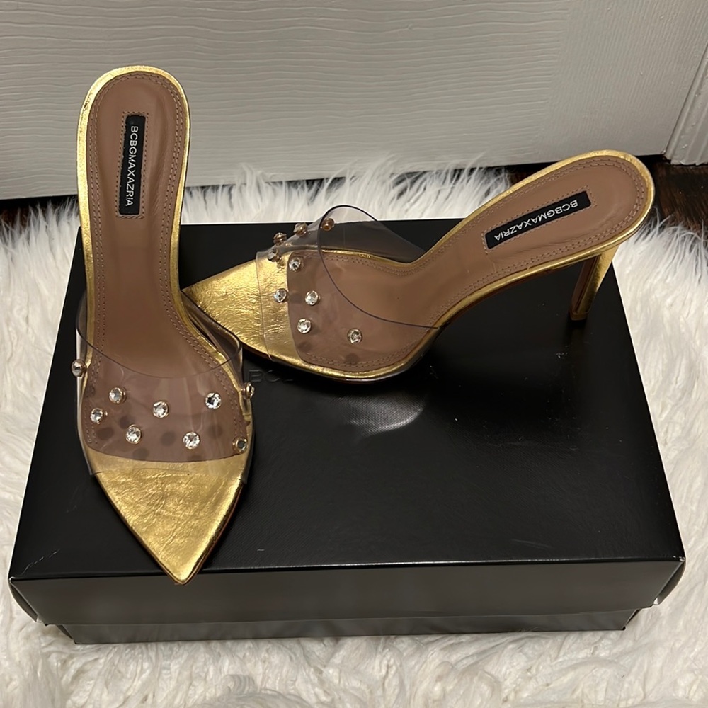 BCBGMAXAZRIA sandal size 8